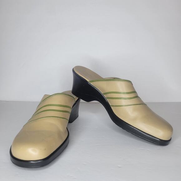 CLARKS Leather Slip On Wedge Mules Clogs Beige Green Women's sz 11 Style 75179 - Picture 2 of 13